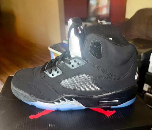 Air Jordan 5 Retro “Black Metallic Silver” (2016) – Size 9.5